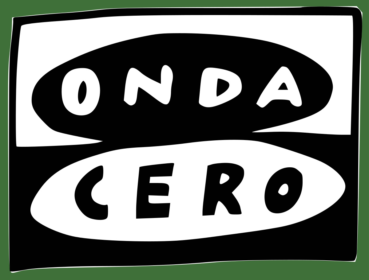 Gráfico en blanco y negro que presenta dos óvalos con "ONDA CERO" en letras mayúsculas y negrita, celebrando la aparición del Dr. Cacabelos en "La Brújula de Galicia".